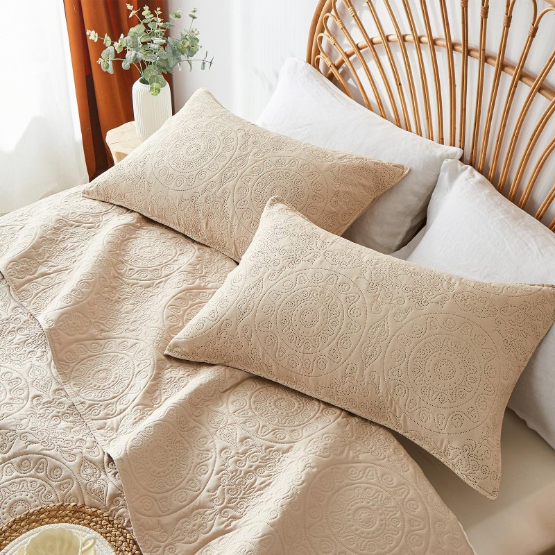 WURUIBO Beige Quilt Set King/Cal King Size  Embossing Microfiber Bedspreads with Pillow Sham  Ligthweight Breathable Thin Coverlet  Reversible Bedding Set for All Season (1 Quilt  2 Pillow Shams) - Image 4